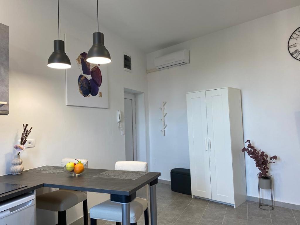City Vibes Apartment Pula Ngoại thất bức ảnh